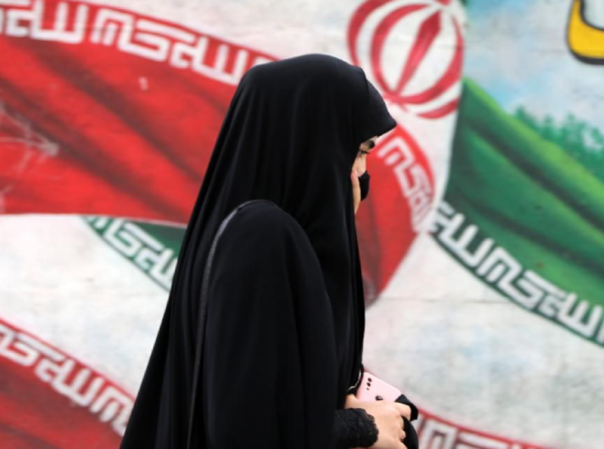 İran'da kitap satış platformuna erişim engeli: 'Başörtüsü kuralını ihlal etti'